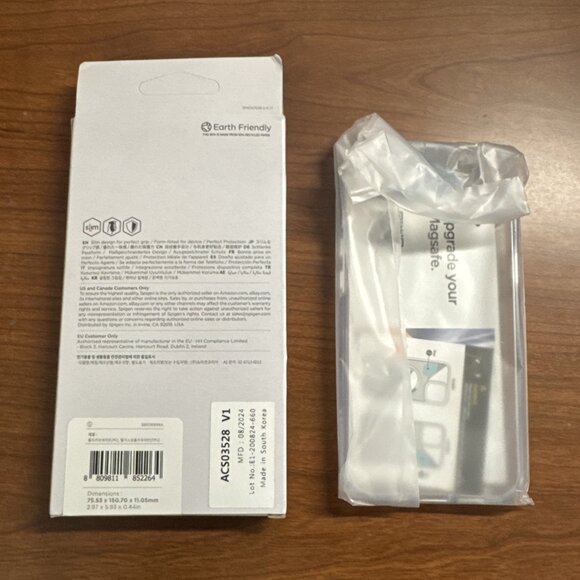 Spigen iPhone 13 [Ultra‎ Hybrid] (MagFit) White Clear Case ACS03528 - Picture 3 of 4